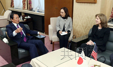 日本副首相与美国大使确认TPP年内妥协目标(图)