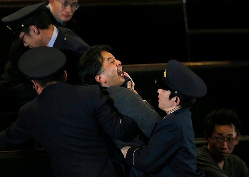 外媒:安倍保密法案或将终结日本非战主义(图)
