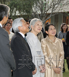 日本天皇夫妇到访驻印使馆重逢53年前种下菩提