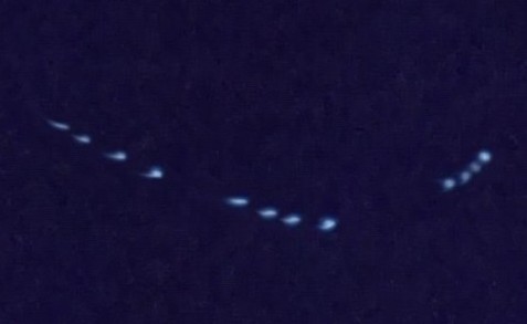 澳大利亚居民声称发现UFO在夜空中飞行(图)