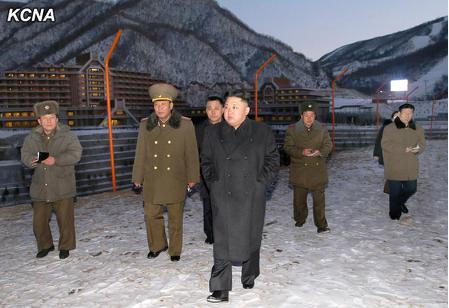 金正恩视察马息岭滑雪场 赞建设者誓死贯彻命令