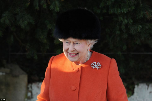 英女王全家圣诞参加教堂礼拜小王子未出席(图)