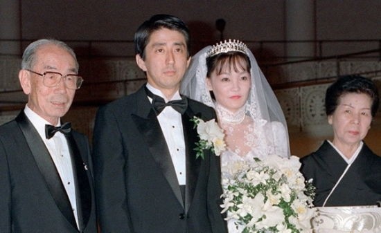 安倍夫人:理解丈夫拜鬼自己也曾参拜(图)