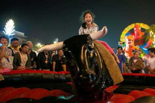 东南亚抗议者街头迎新年泰危机加剧大选或受阻