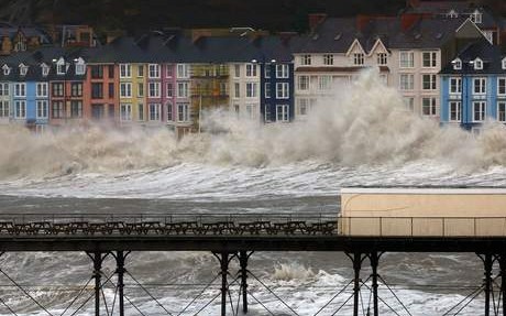 英国暴风雨已经造成7人死亡事态或将扩大(图)