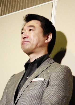 日本名嘴患病去世右翼政客桥下彻听闻泣不成声