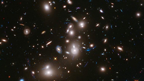 科学家曝光50小时拍古老星系离地球120亿光年