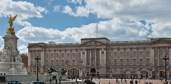 Ӣ���ҹ���ദ���ʧ������©ˮ��ľͰ�ӣ�ͼ��