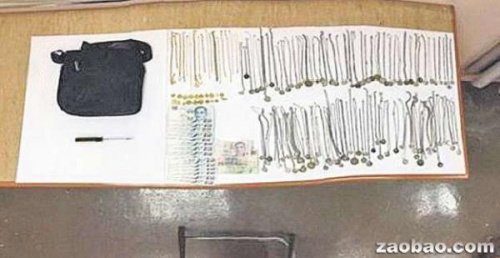 男子年底破门入多家庙宇行窃偷数十条金链银链