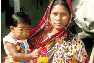 印度19岁少女外形如幼童体重仅7.7公斤(图)