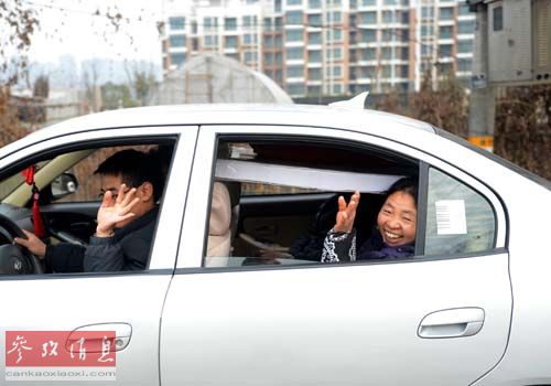 美报看中国人拼车回家过年:5个收费站缴320元