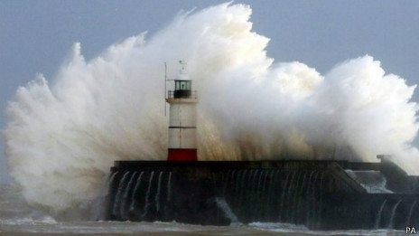 Ӣ���Ⱪ����Ϯ�ϲ�ˮ�����������ټ��ڸ�Ӧ��