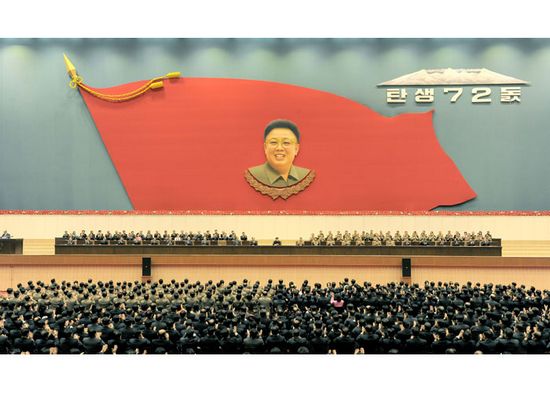 朝举行庆祝金正日诞辰报告大会金正恩出席(图)