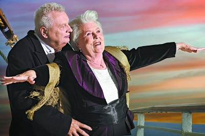 德国老人扮演经典电影主人公制成日历热销(图)