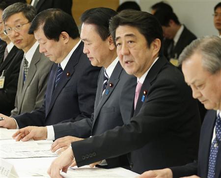 日本召开首次暴雪灾害对策会议安倍指示救灾