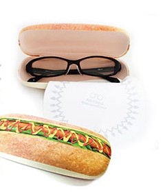 日本热狗面包眼镜盒设计逼真引人“垂涎”(图)