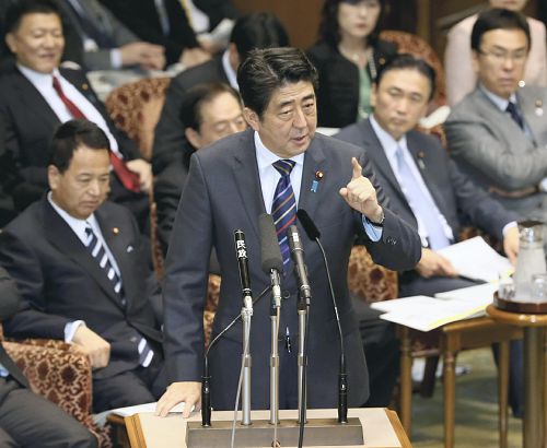 安倍参院辩称沿袭“村山谈话”与此前言行矛盾
