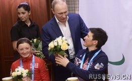 �վ������˹�а¶�Ů�˶�Աף�ع��ʸ�Ů�ڣ�ͼ��