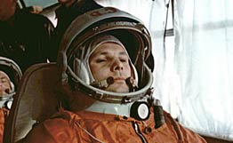 人类首位进入太空宇航员加加林迎80岁诞辰(图)