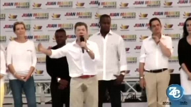 哥伦比亚总统演讲时小便失禁裆部湿一片(图)