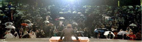 东京4000人雨中集会向安倍修宪说“不”(图)