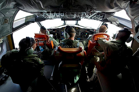 �ĺ��¾֣�����4�ܷɻ��ִ���Ѱ�����ͻ�����