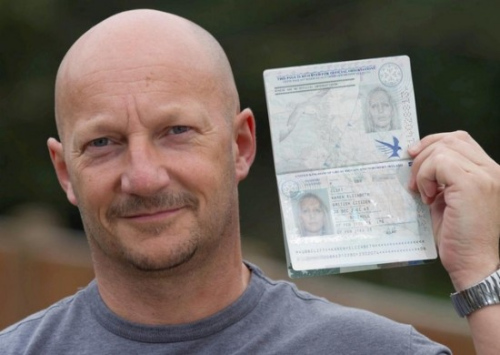 英国男子误用女友护照成功抵达西班牙(图)