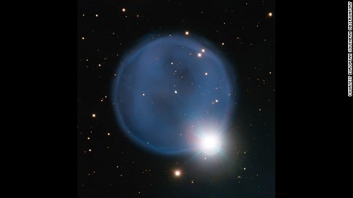 “来自星星的钻戒”:星云似戒圈星星当钻石(图)