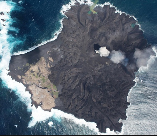 日本西之岛面积扩大3.75倍火山活动仍活跃(图)