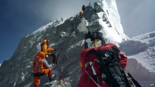 珠穆朗玛峰发生雪崩6名登山者遇难仍有人失联