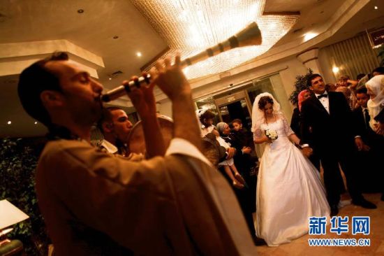 埃及青年结婚难题:结婚成本高昂房子成障碍