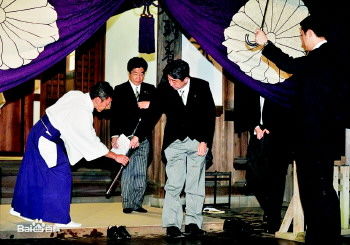 日政客参拜神社时间点解析:四季拜鬼各怀鬼胎