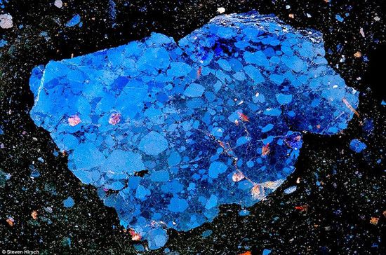 美国摄影师别出心裁拍被污染运河宛如油画(图)