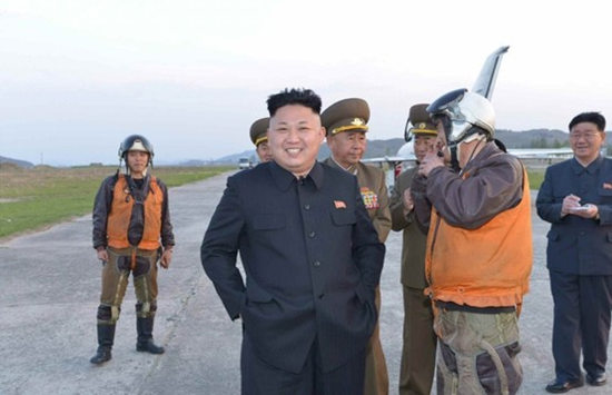 金正恩突然组织朝空军训练赞扬部队备战状态