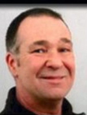 男子用水枪朝陌生女子喷尿此举或为婚姻破裂所致