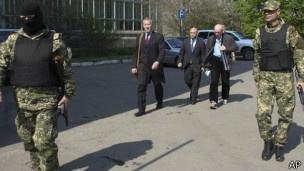 外媒:部分被乌亲俄武装分子扣押观察员获释