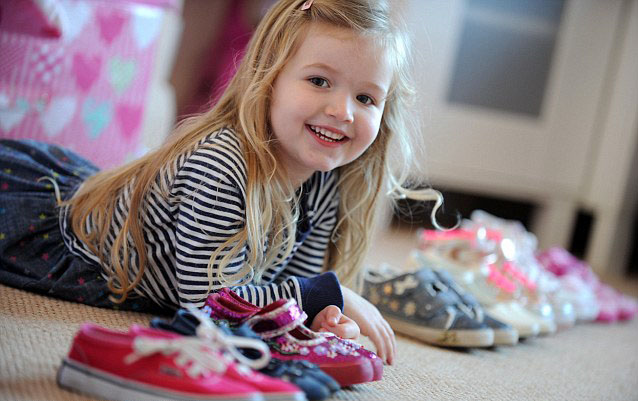 Ӣ3��С��Ů��Ь���ж���ӵ��35˫��Ь����ͼ��