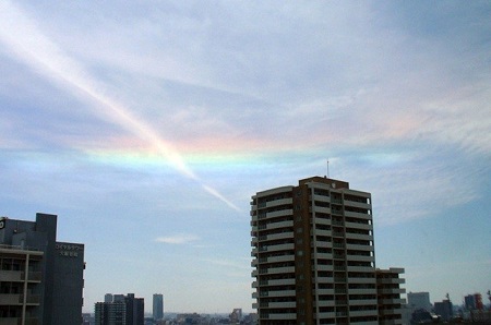 日本多地现“火彩虹”胜景奇观宛如童话(图)