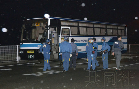 日本持刀男子劫持大巴曾要求与父母见面(图)