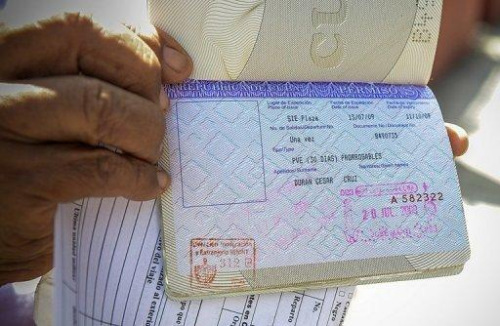 古巴内务部因技术错误暂停护照办理服务(图)