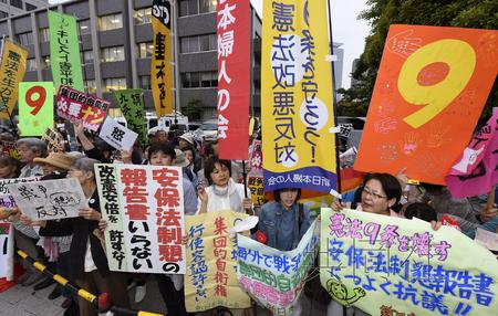 安倍欲解禁集体自卫权民众抗议高呼“反对战争”