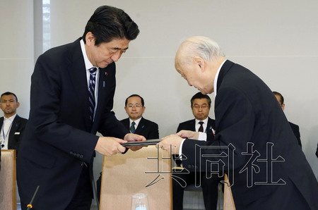 日媒:安倍或顾及舆论压力拒“使用武器”建议