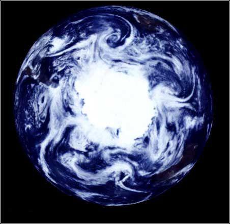 南极冰川融化让地球“长肿块”或改变自转速度