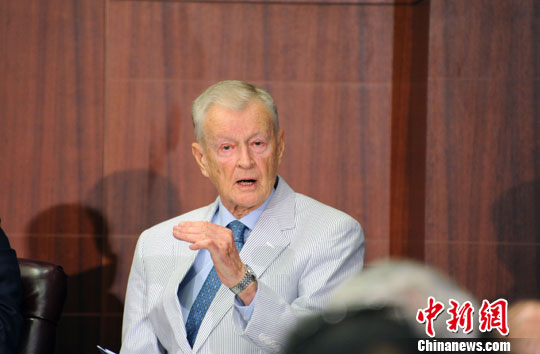 ��ǰ�߹�����̫��ƽ��ս�ԣ�����ɫ��Ũ�Ҷ���