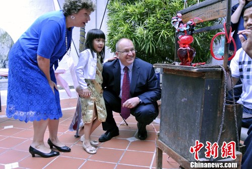 中国驻旧金山总领馆与领养中国儿童家庭共度父亲节