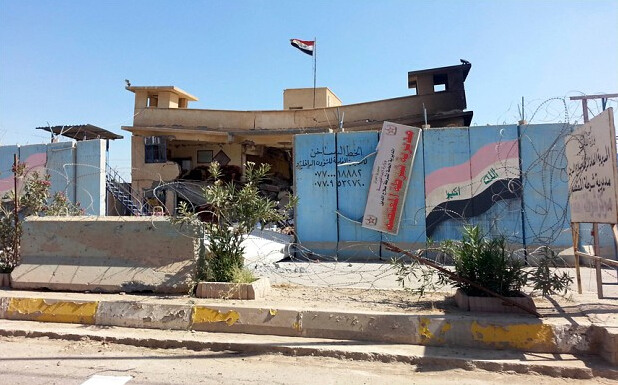 在遭到逊尼派反政府武装袭击后,穆塔辛的一处破败的警察局