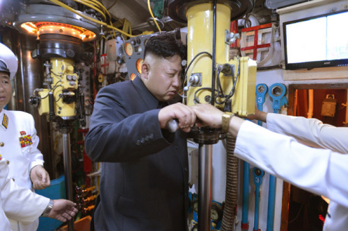 韩媒:金正恩所视察潜艇严重老化为防泄漏战力