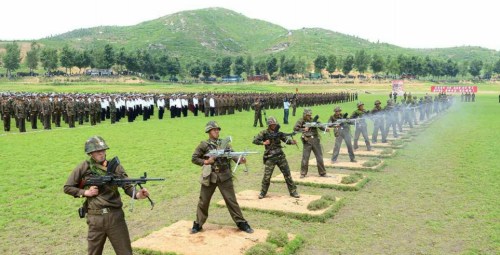 朝鲜人民军训练实弹射击纪念“反美斗争日”