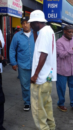 美一麦当劳现背部插刀男淡定打电话与亲友诀别