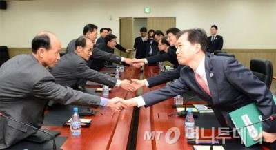 韩朝共商发展开城园区聚焦通信通行通关问题